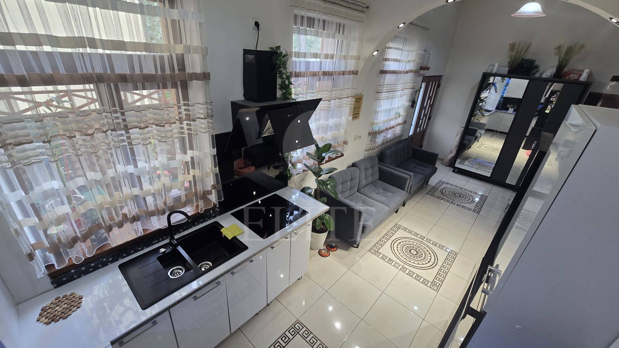 Apartament 2 camere în zona STRAZII HOREA-1230245