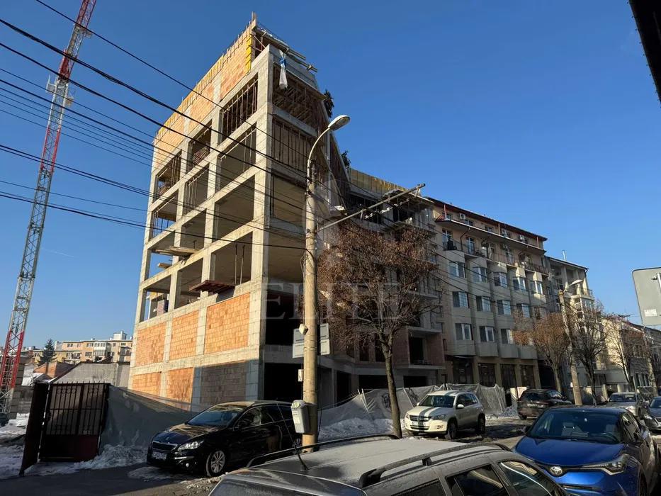 Apartament 4 camere în zona SEMICENTRALA-1231971