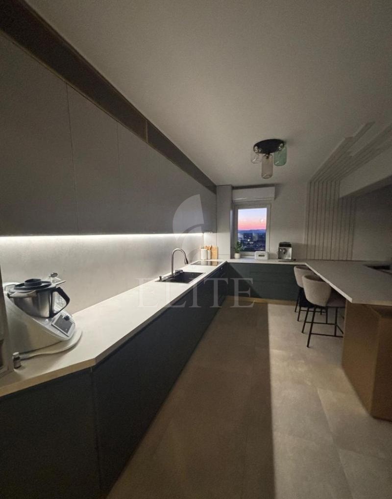 Apartament 4 camere în zona SCOALA ELF-1232338