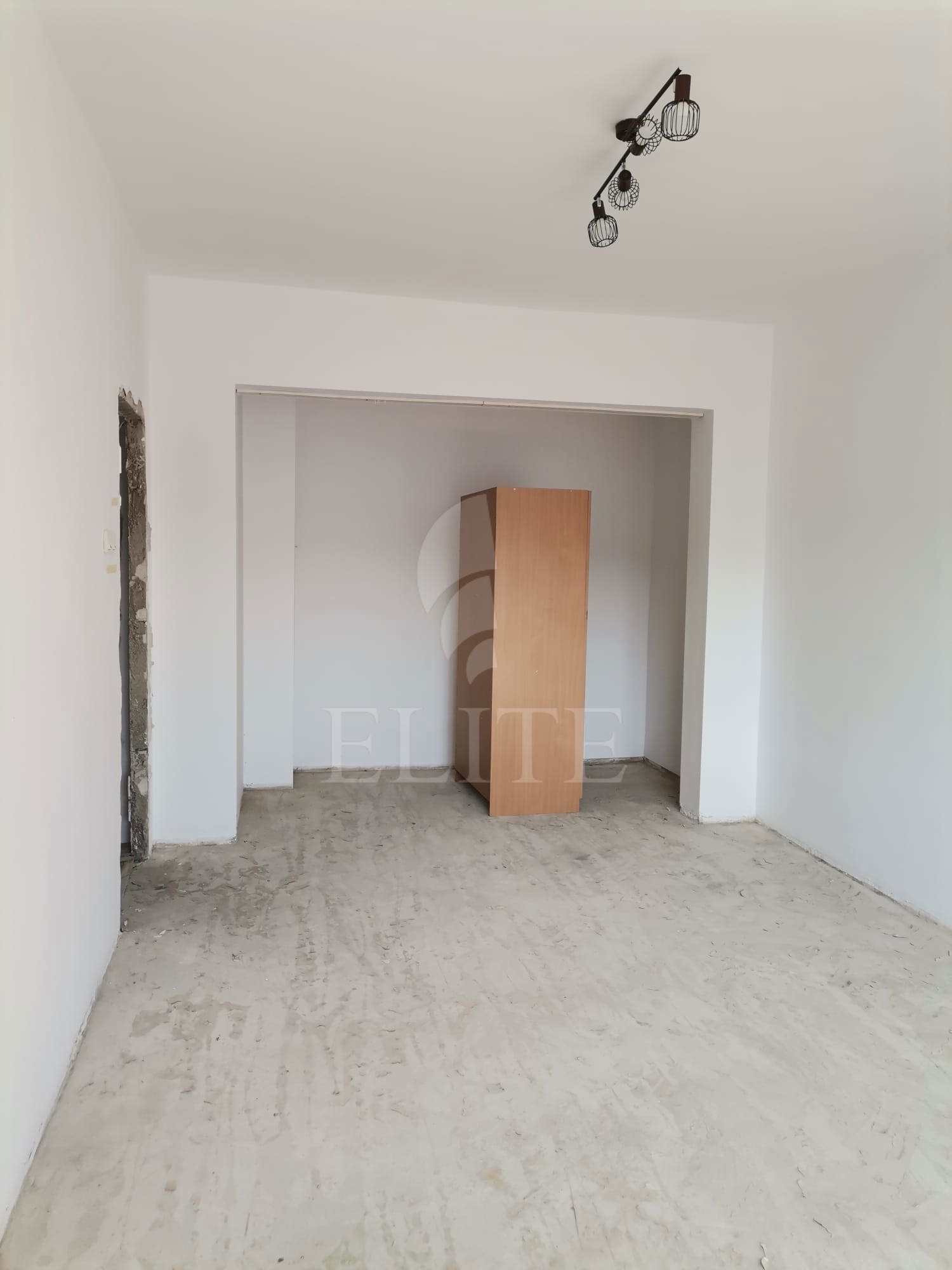 Apartament 4 camere în zona ULTRACENTRALA-1233381