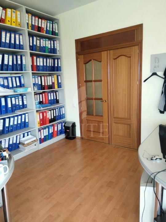 Apartament 4 camere în zona HOTEL ATHOS-1233750