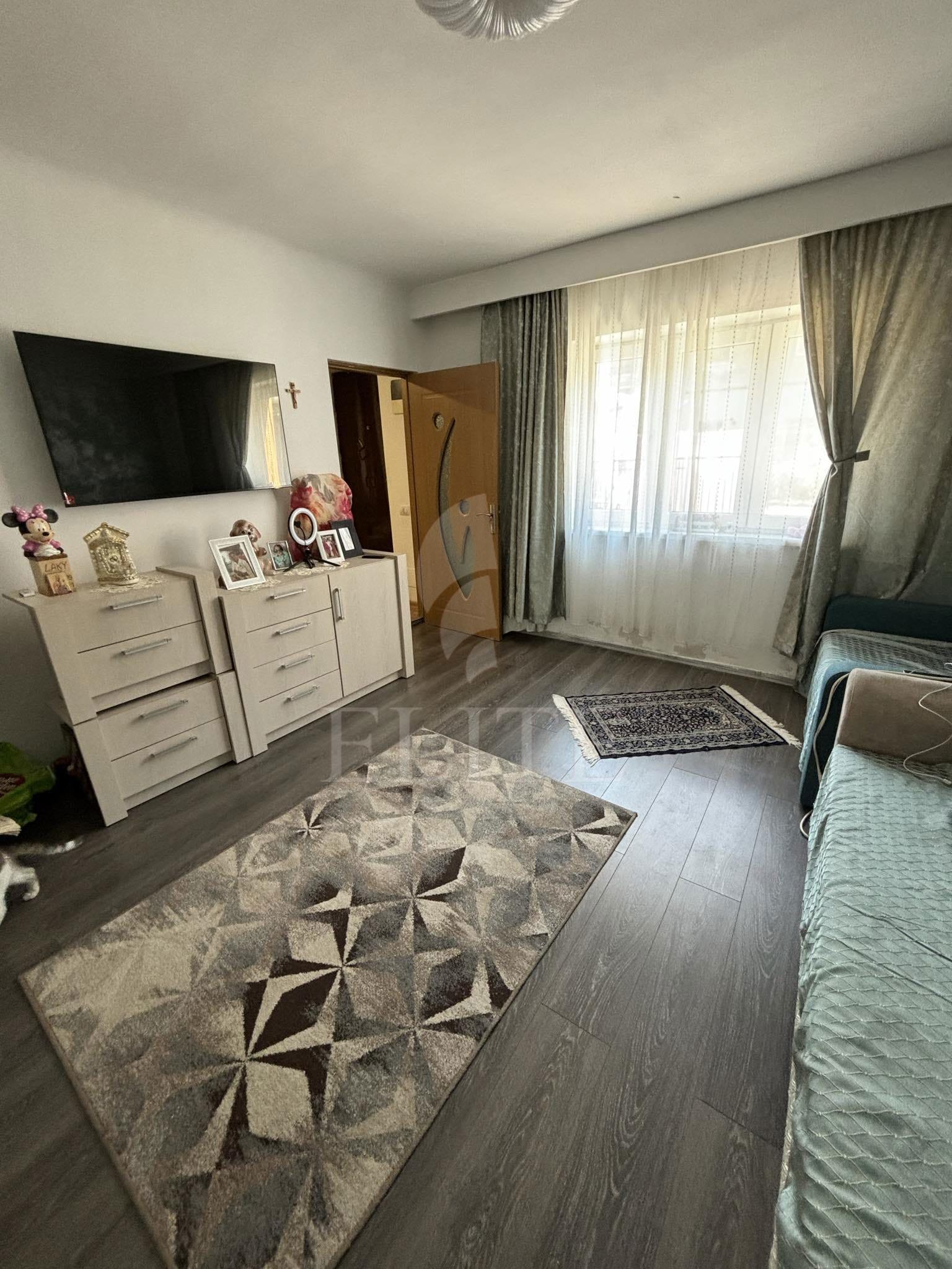 Apartament o camera în zona Blocul Spray-1235064
