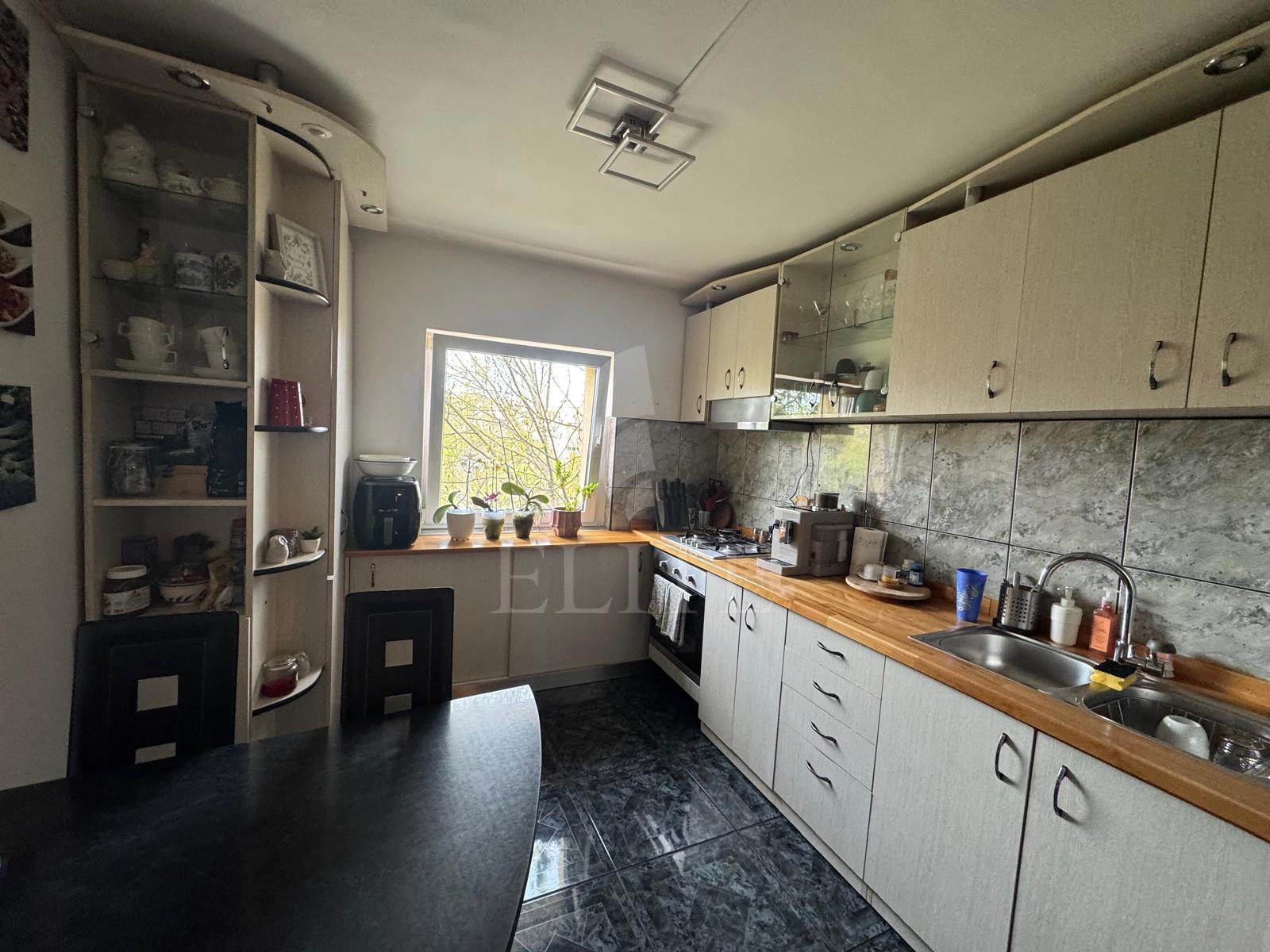 Apartament 4 camere în zona STRAZII FABRICII -1239037