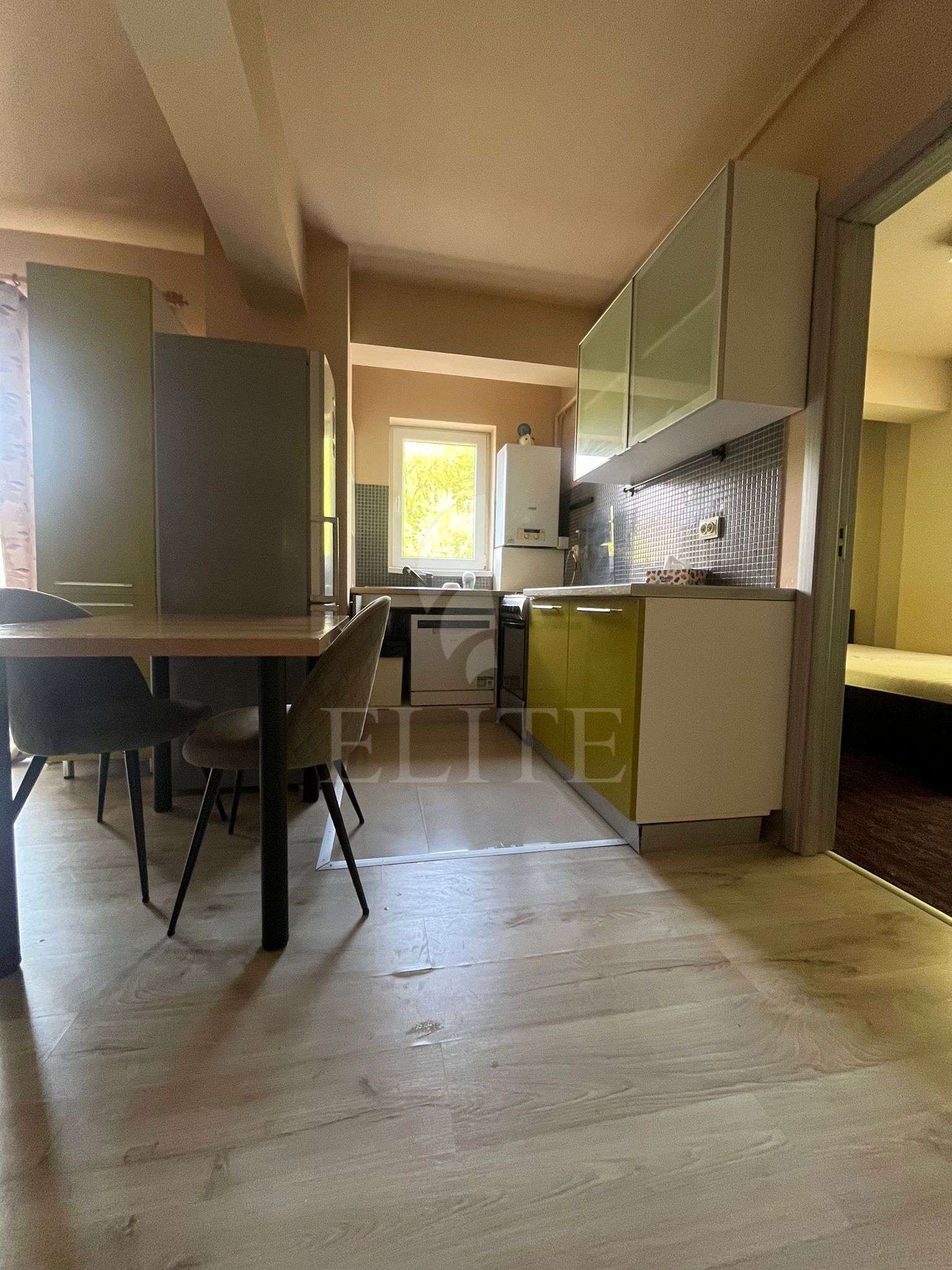 Apartament 3 camere în zona STRAZII EDGAR QUINET-1239496