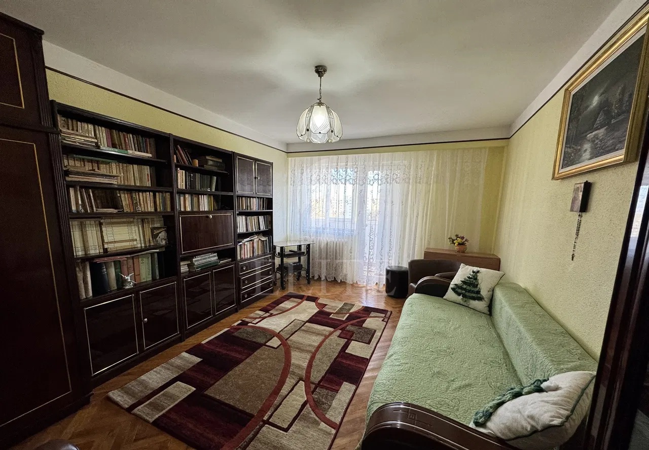 Apartament 3 camere în zona MC DONALDS-1240729