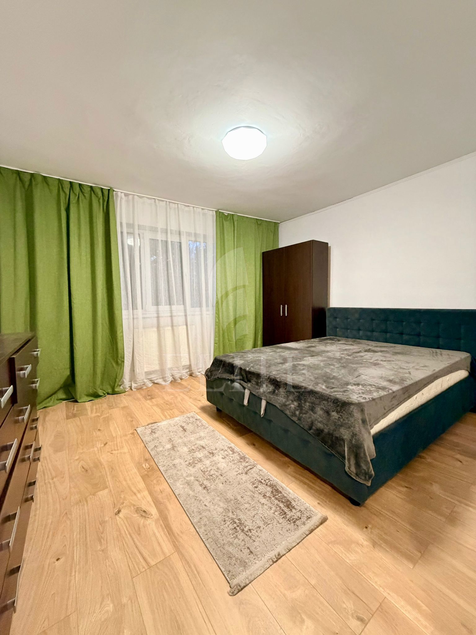 Apartament 2 camere în zona SIRENA-1241827