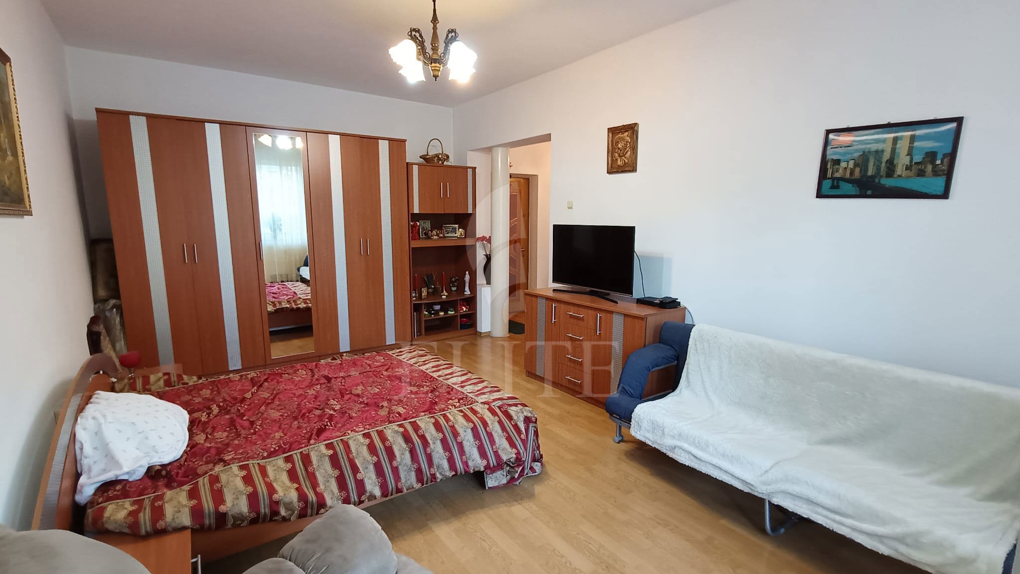 Apartament o camera în zona VANATORULUI-1247112