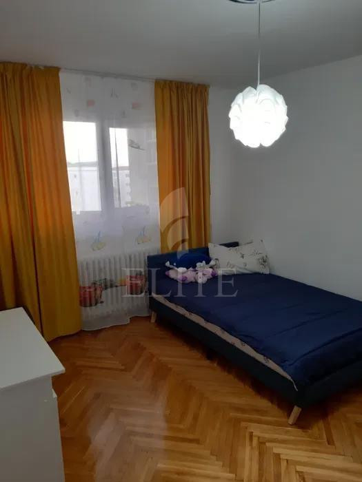 Apartament 3 camere în zona 1 Decembrie-1247379