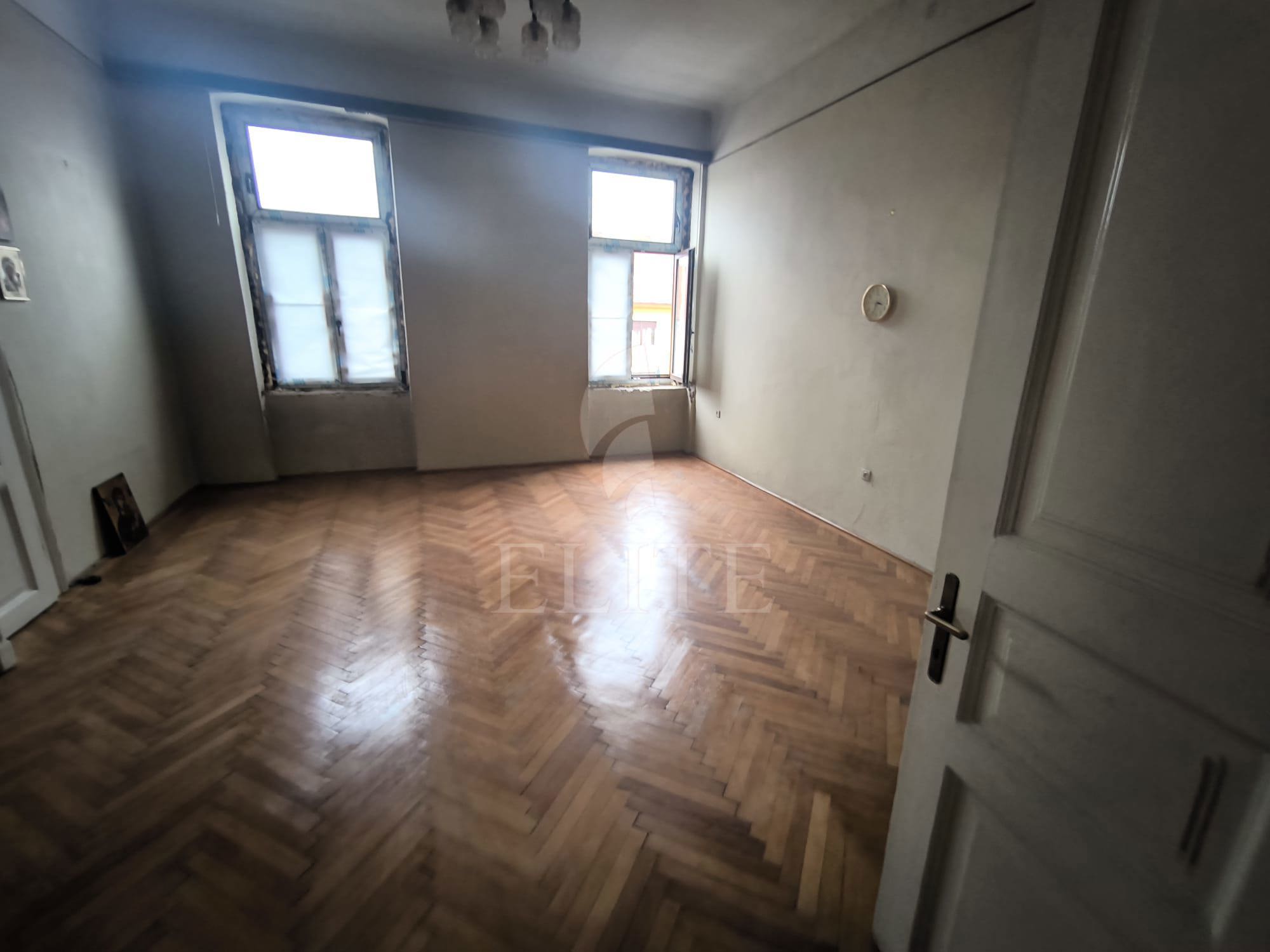 Apartament 3 camere în zona STRAZII HOREA-1247787