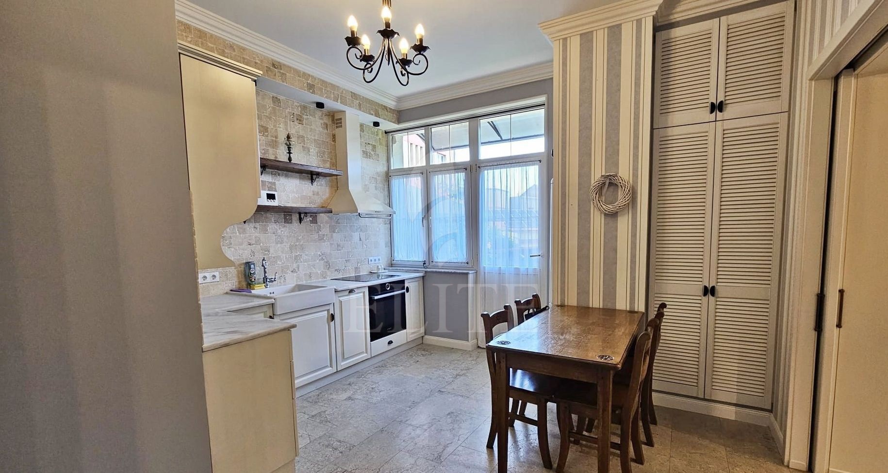 Apartament 4 camere în zona SEMICENTRALA-1249330