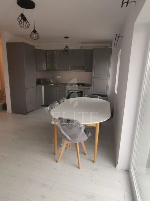 Apartament 3 camere în zona SEMICENTRALA-1250386