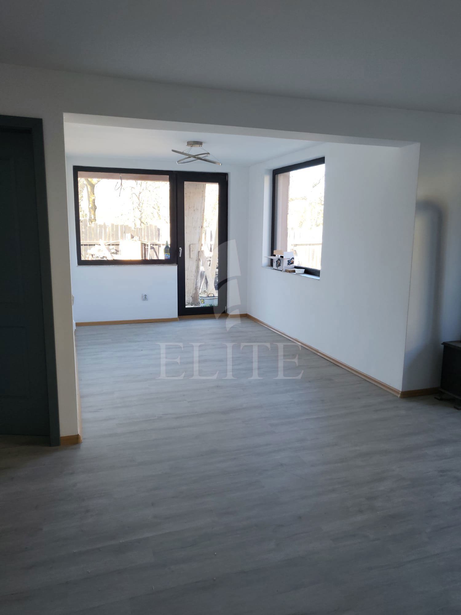 Apartament 3 camere în zona SEMICENTRAL-1252777