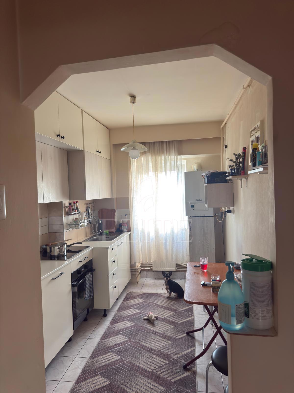 Apartament 3 camere în zona PIATA ION MESTER-1261585