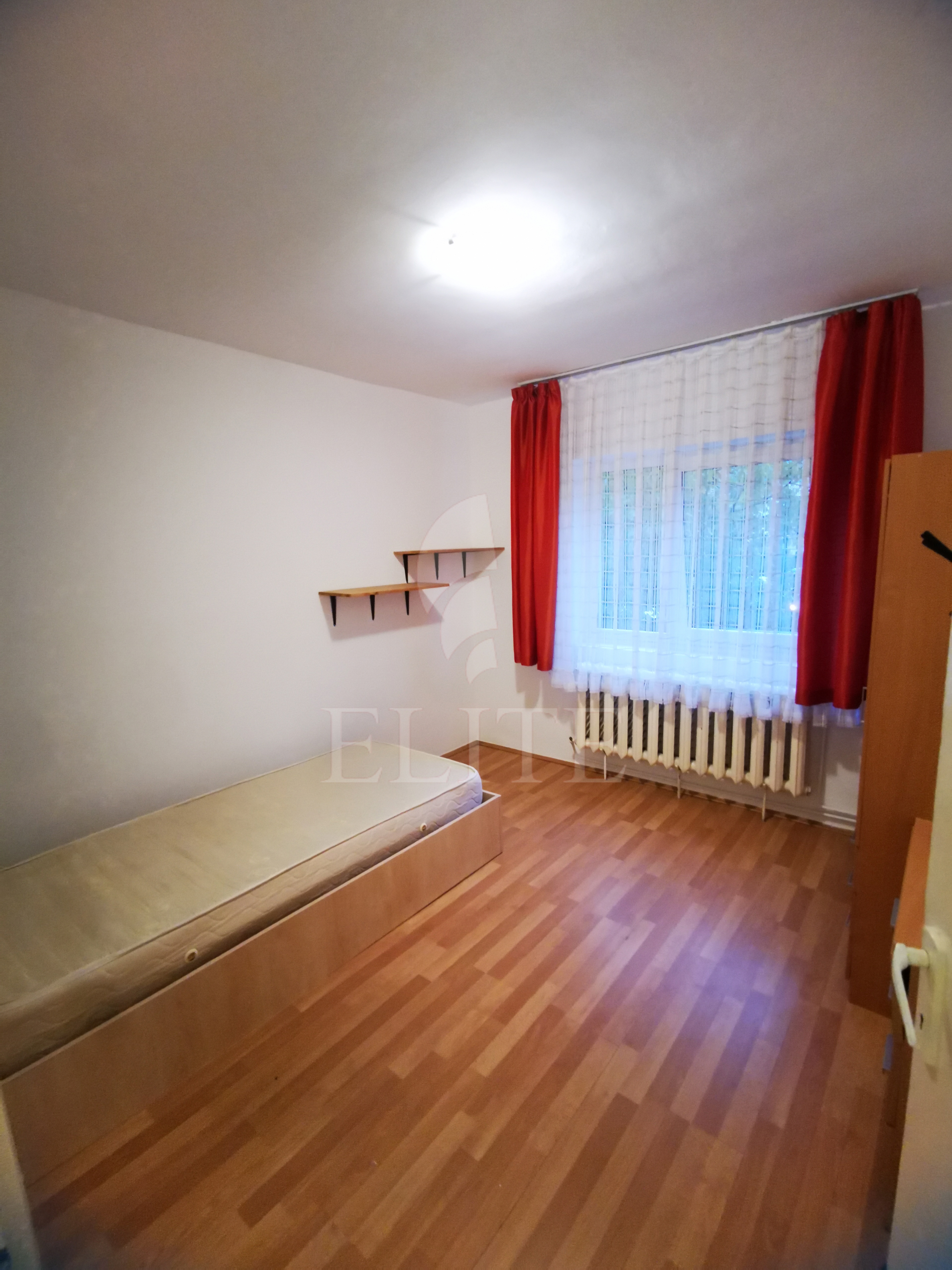 Apartament 3 camere în zona STRAZII ALEXANDRU VLAHUTA-1261861