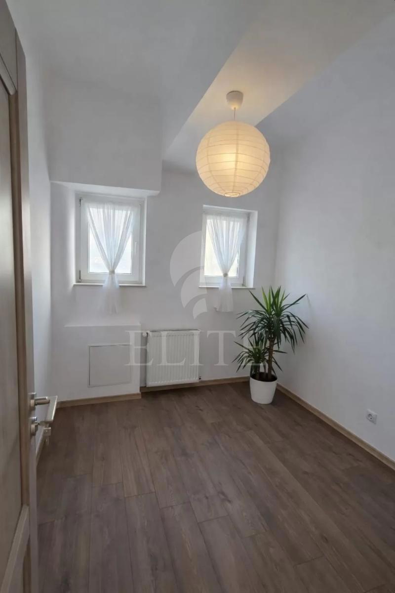 Apartament 3 camere în zona SEMICENTRALA-1262044