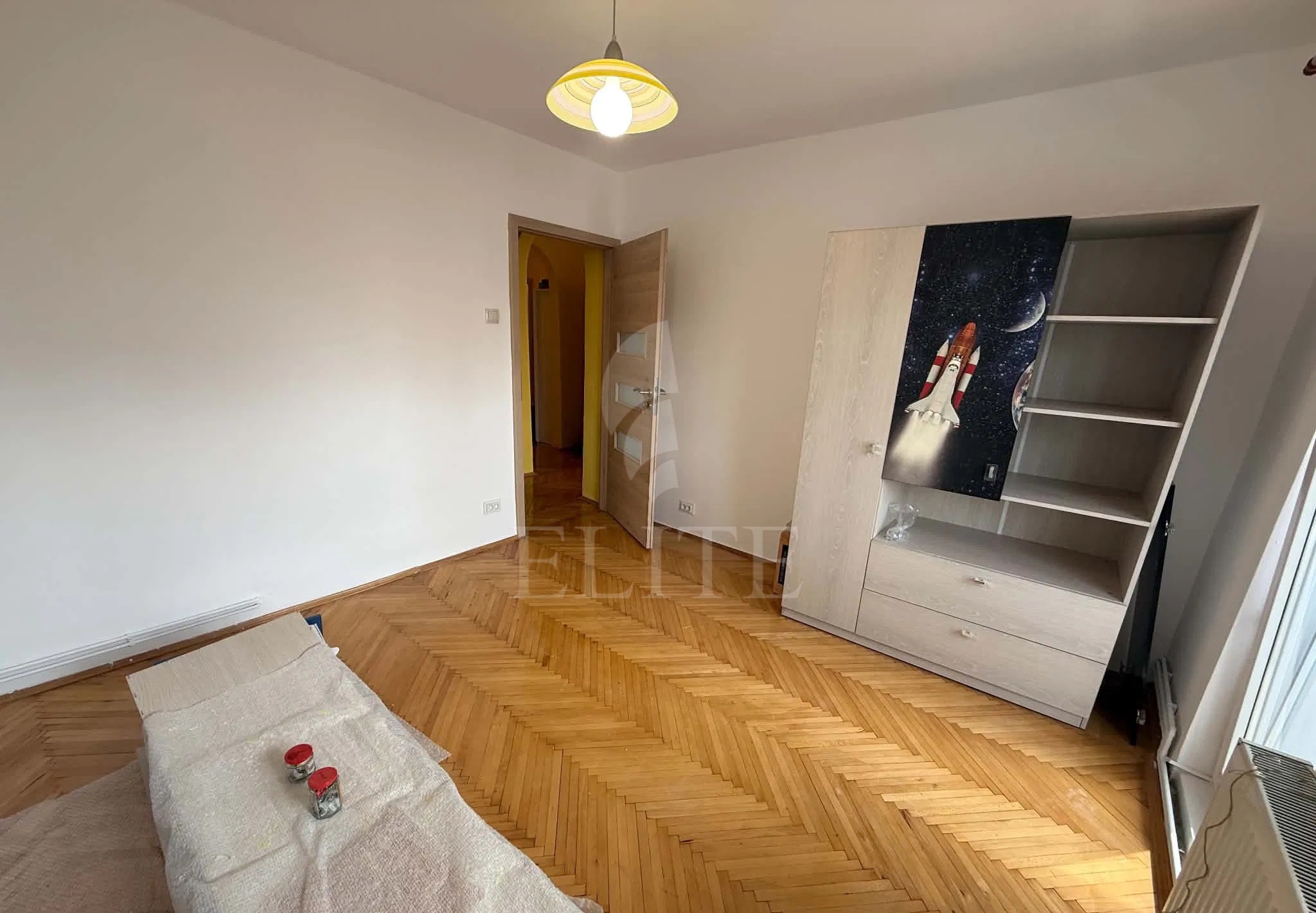 Apartament 3 camere în zona STRAZII BUCURESTI-1269245