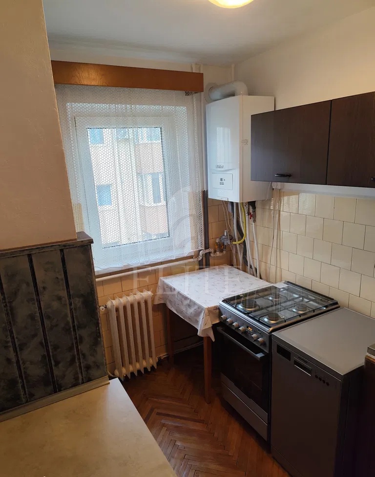 Apartament 3 camere în zona STRAZII RETEZAT-1270250