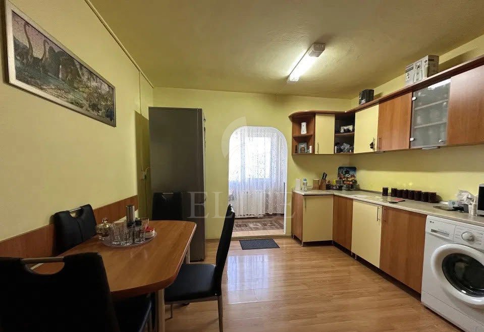 Apartament 2 camere în zona STRAZII LUNII-1270468
