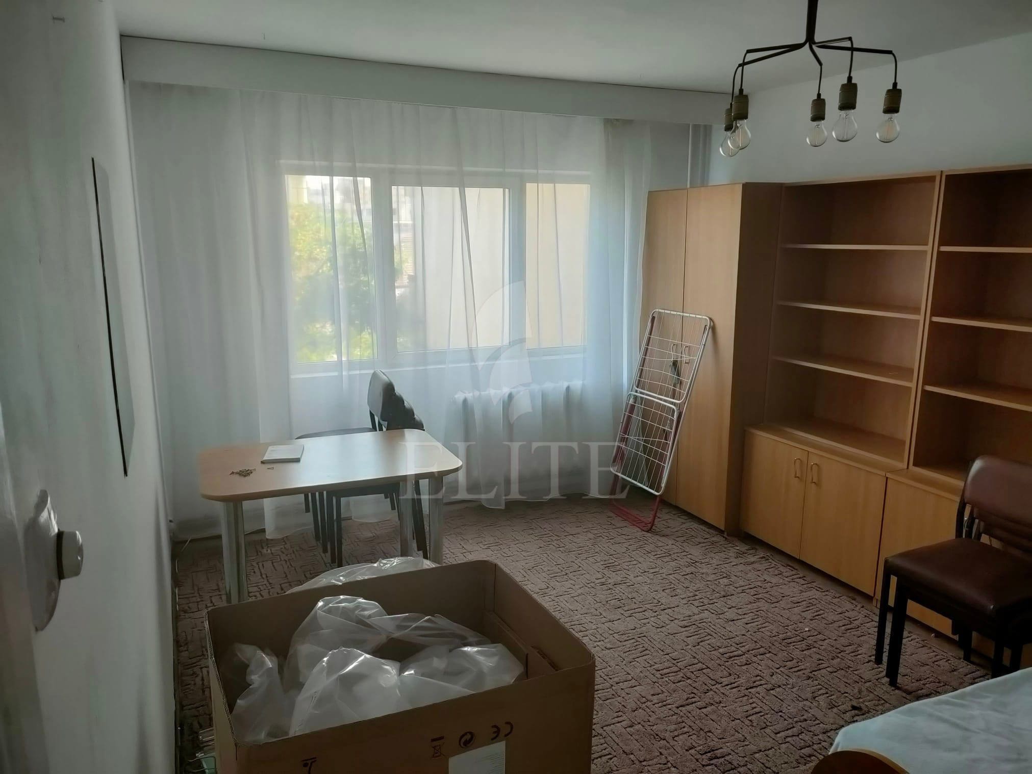 Apartament 4 camere în zona STRAZII LACU ROSU-1272235