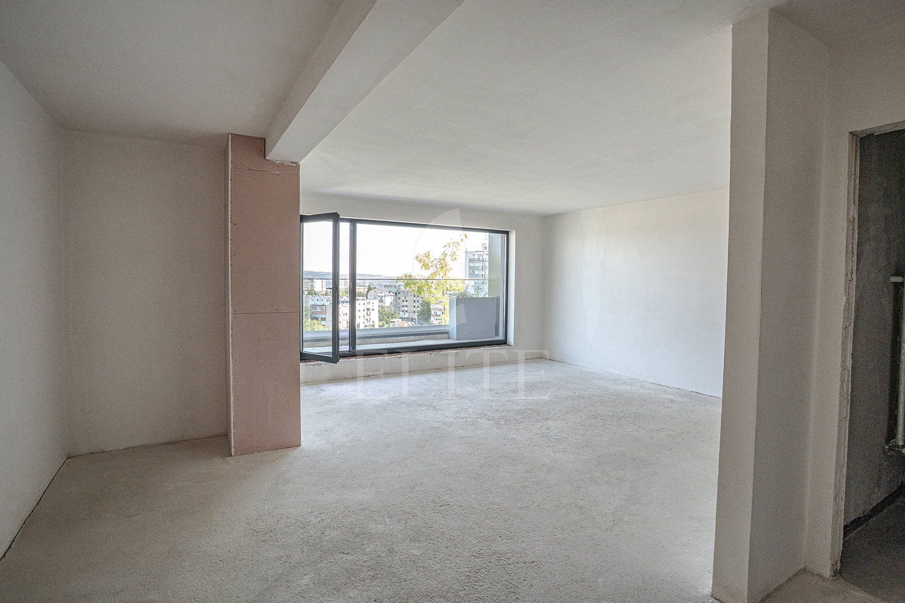 Apartament 3 camere în zona FRUNZISULUI-1272968