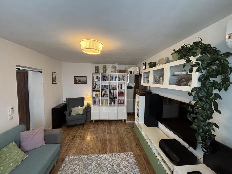 Apartament 3 camere în zona STRAZII DONAT-1273497