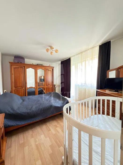 Apartament 4 camere în zona OLIMPIA-1275457