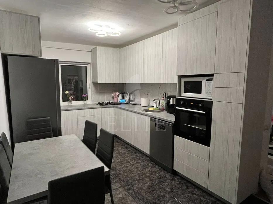 Apartament 4 camere în zona PLOPILOR-1278435