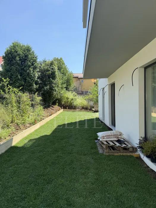 Apartament 3 camere în zona LA TERENURI-1284073