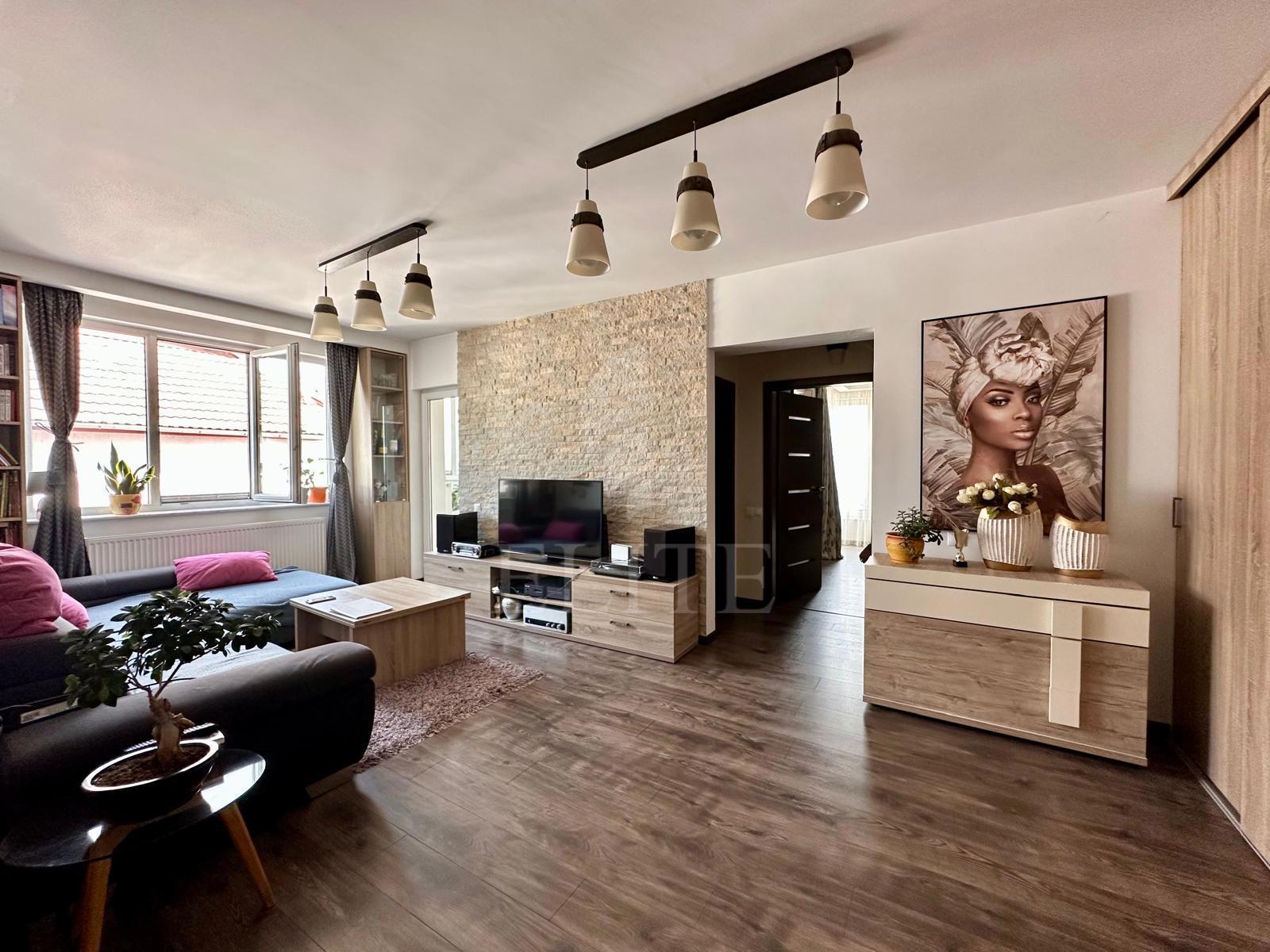 Apartament 3 camere în zona semicentrala-1284244
