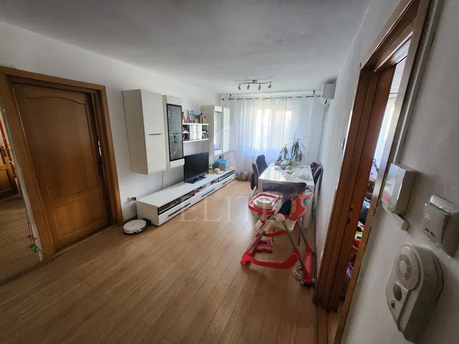 Apartament 4 camere în zona SIRENA-1290496