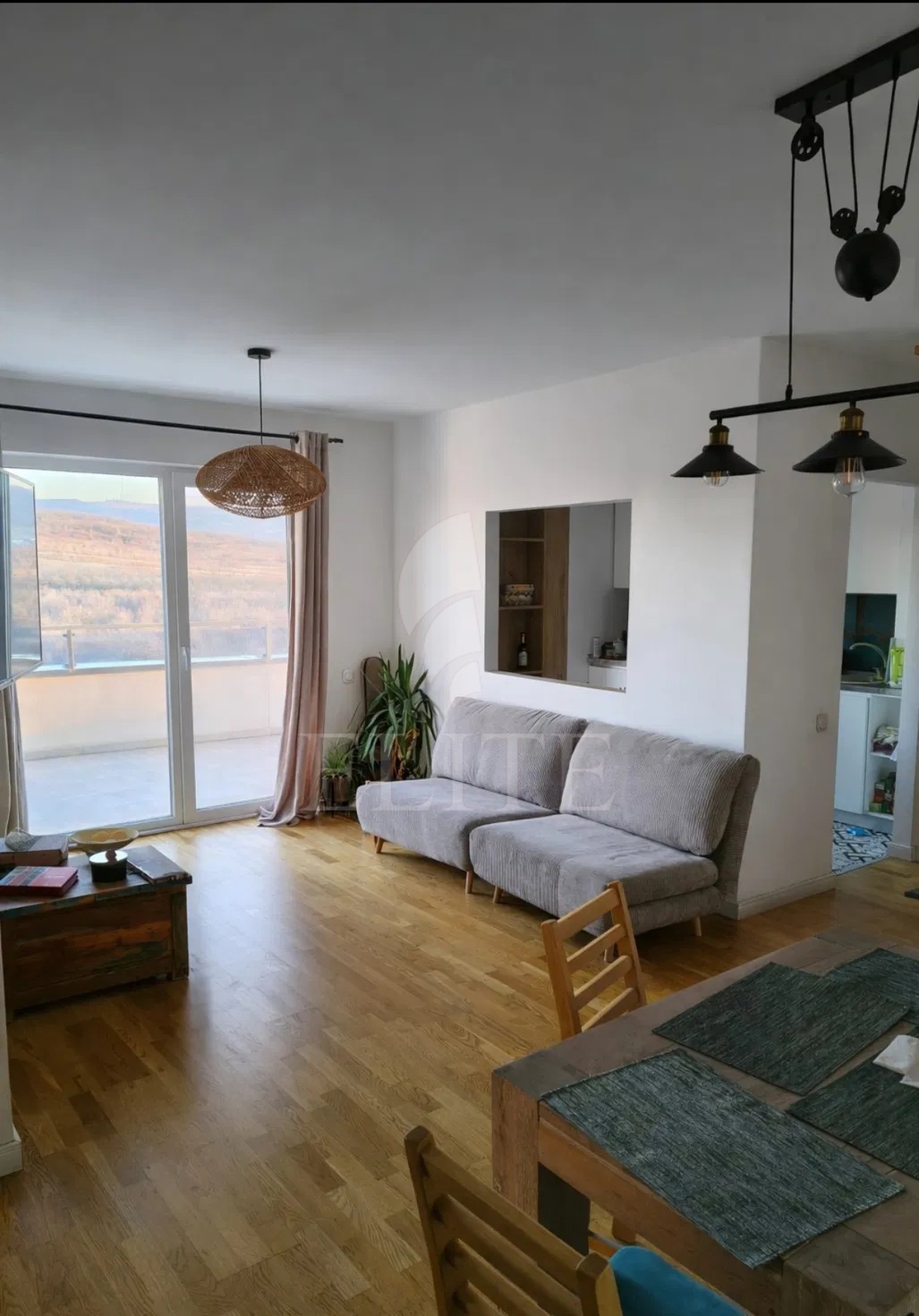 Apartament 3 camere în zona BAZA SPORTIVA-1292613