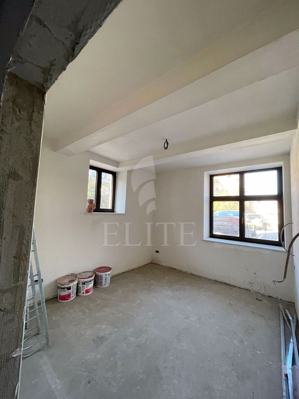 Apartament 3 camere în zona CENTRALA-919084